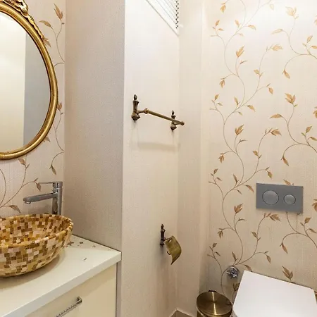 Flat Near Bosphorus Coast With View In Uskudar Provincia di Istanbul