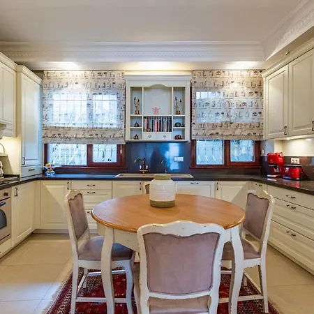 Appartamento Flat Near Bosphorus Coast With View In Uskudar Provincia di Istanbul