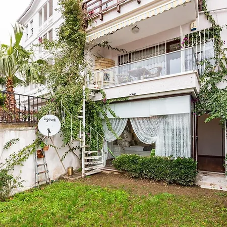 Flat Near Bosphorus Coast With View In Uskudar Appartamento Provincia di Istanbul